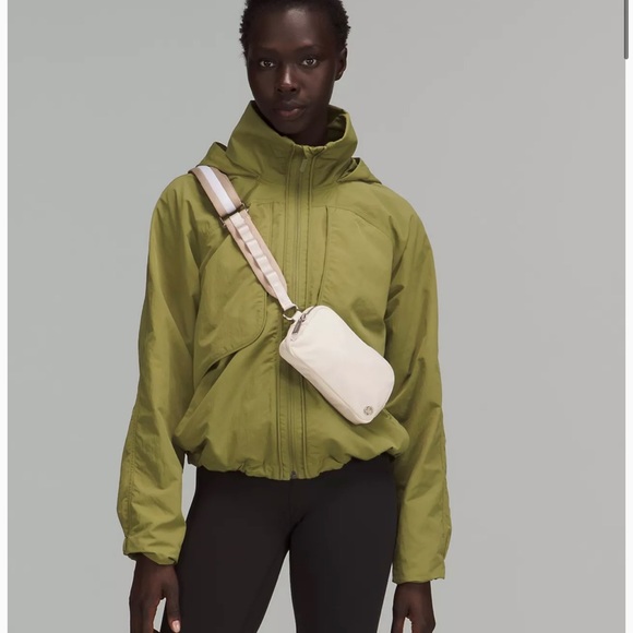 Lululemon Everywhere Crossbody Bag - Picture 4 of 7